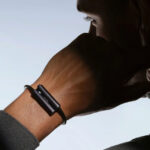 まるで単4電池!? Fitbit創業者が作った家族見守りバンド「Luffu Link」