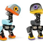 歩き方まで上書きできる! 25cmの二足ロボット「Microduck」が日本からも予約可能に