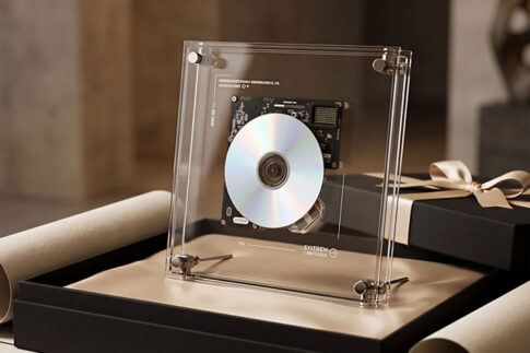 透明CDプレーヤー「SYITREN RM1」、量産版でギャップレス再生と3インチCD対応を明言